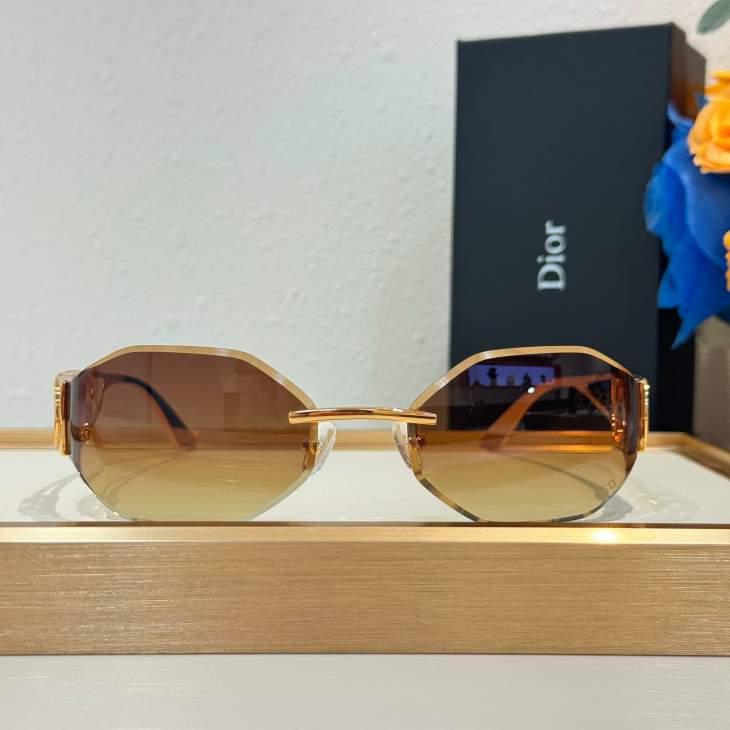 Picture of Dior Sunglasses _SKUfw75840808fw